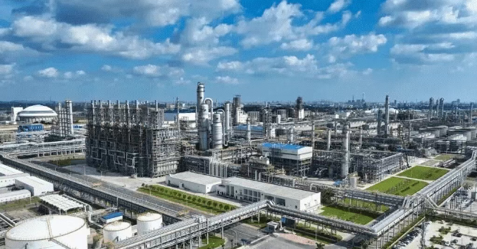 广西石化项目投料开车成功 3044am永利十一台设备覆盖生产全流程